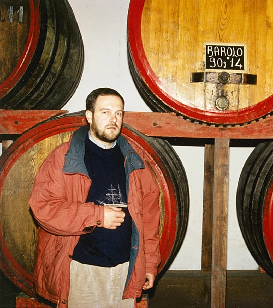 Veronika Hofer sitzt an einer Kassa des Hofer Market.